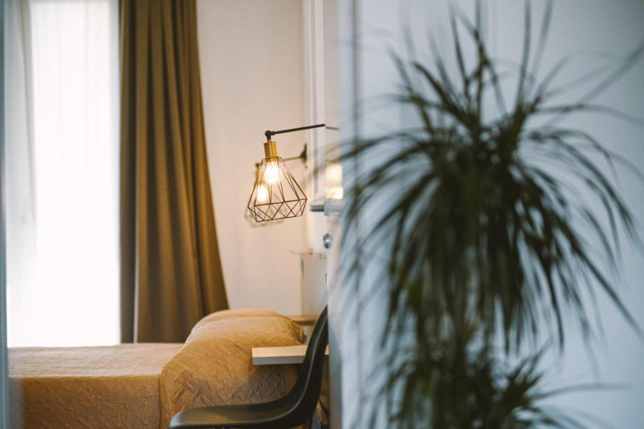 アヴォラ Ermes Bed & Breakfast エクステリア 写真