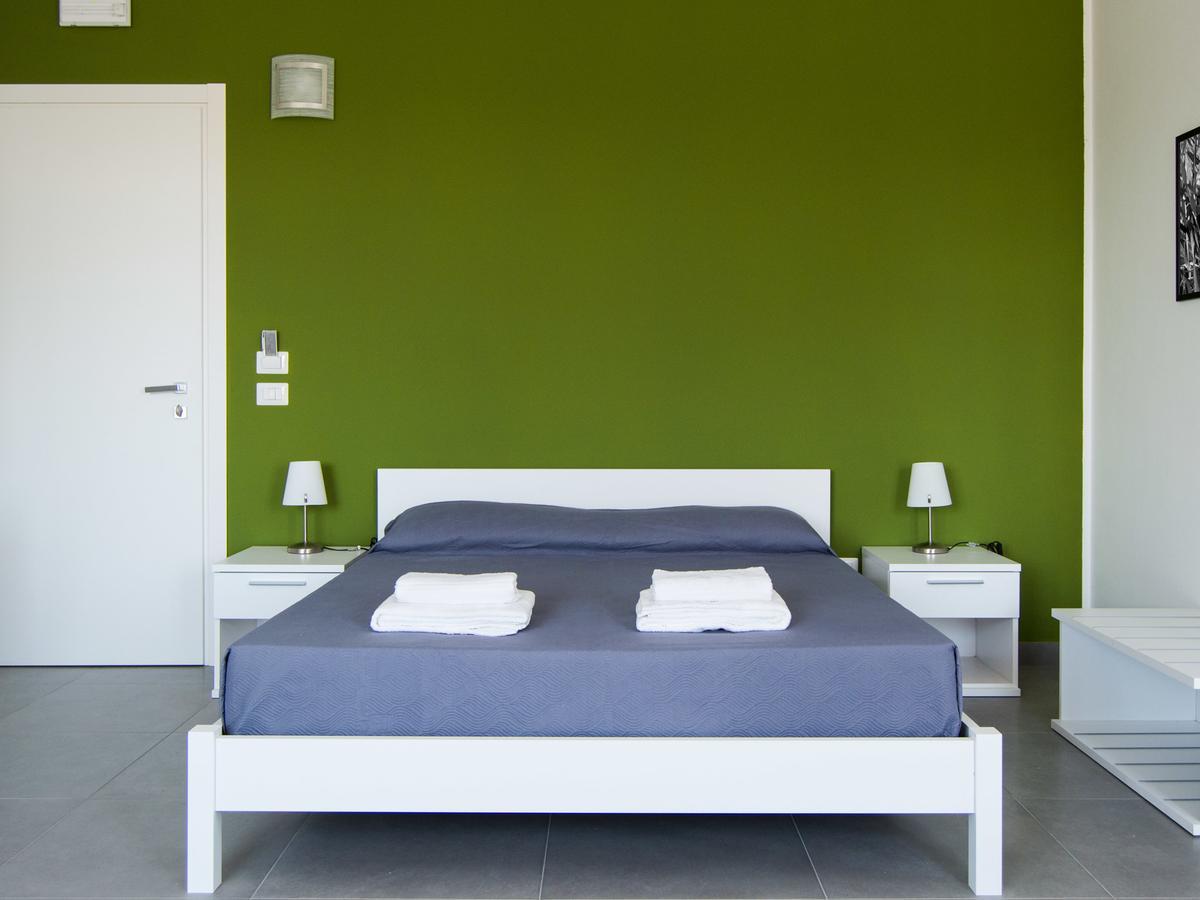 アヴォラ Ermes Bed & Breakfast エクステリア 写真