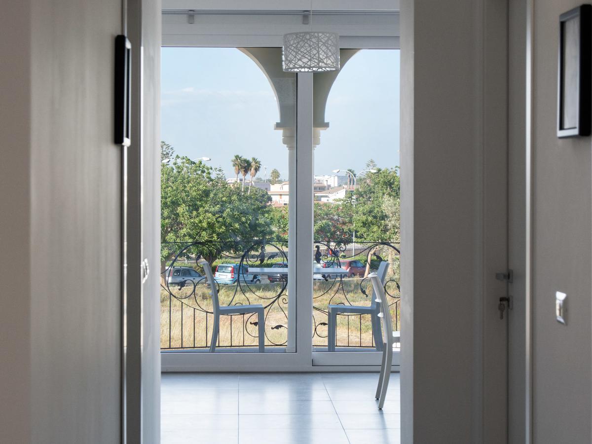 アヴォラ Ermes Bed & Breakfast エクステリア 写真