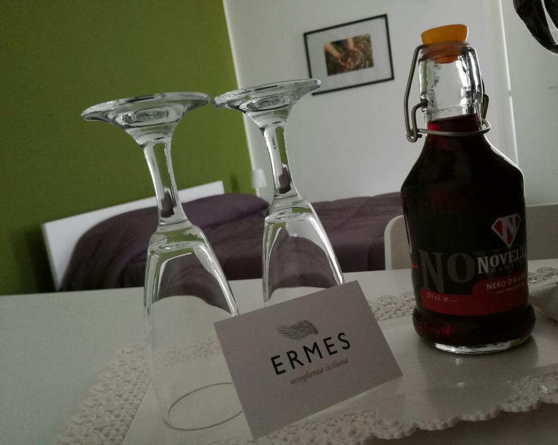 アヴォラ Ermes Bed & Breakfast エクステリア 写真